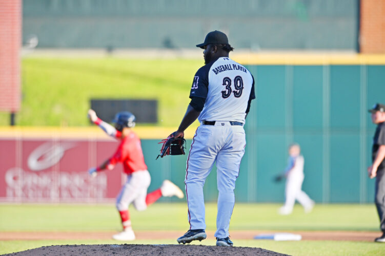 Curve unable to hold on to late lead in loss